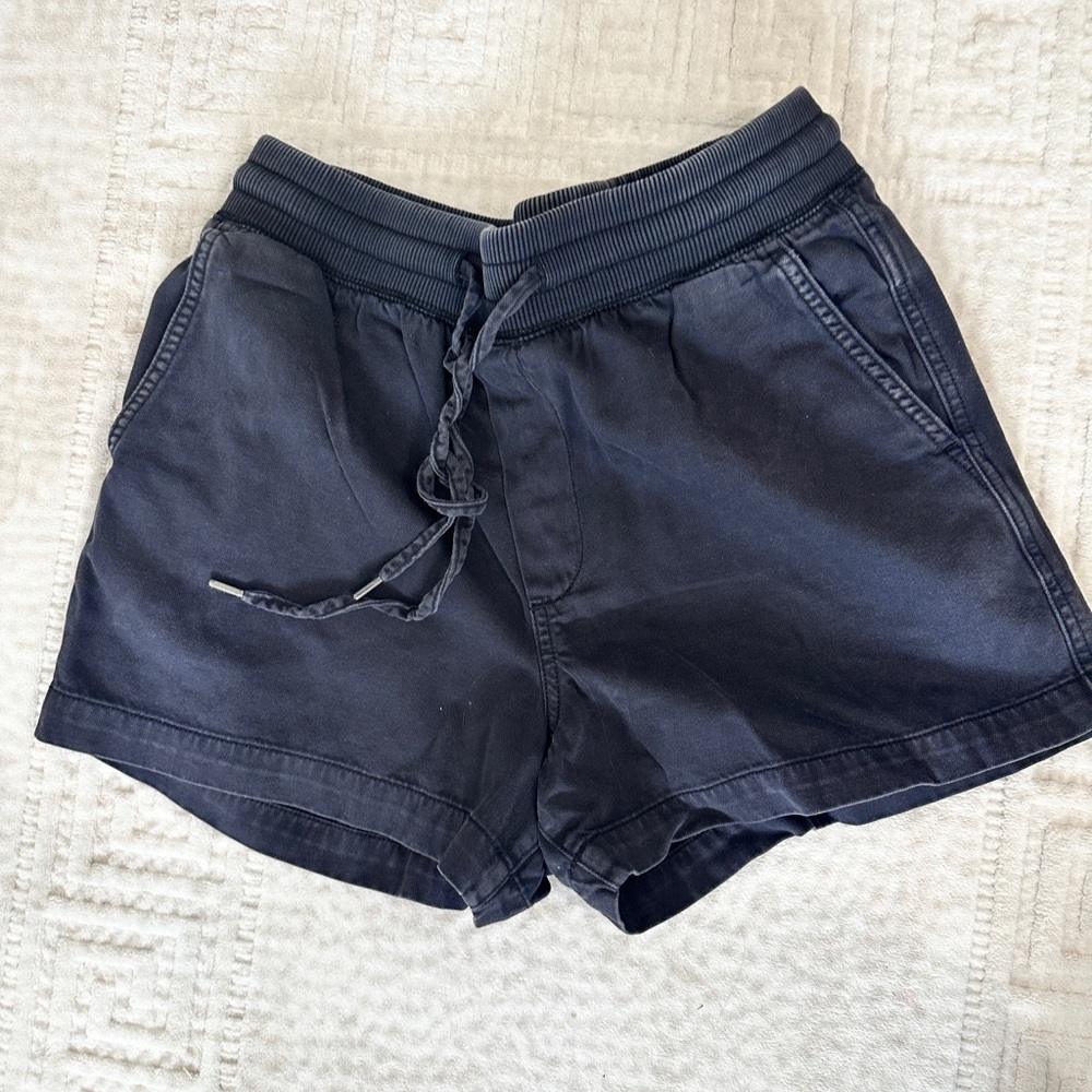 Gap black short